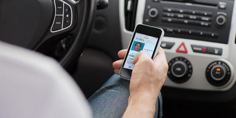 «Права в смартфоне» стали официальным документом. Как ими воспользоваться?