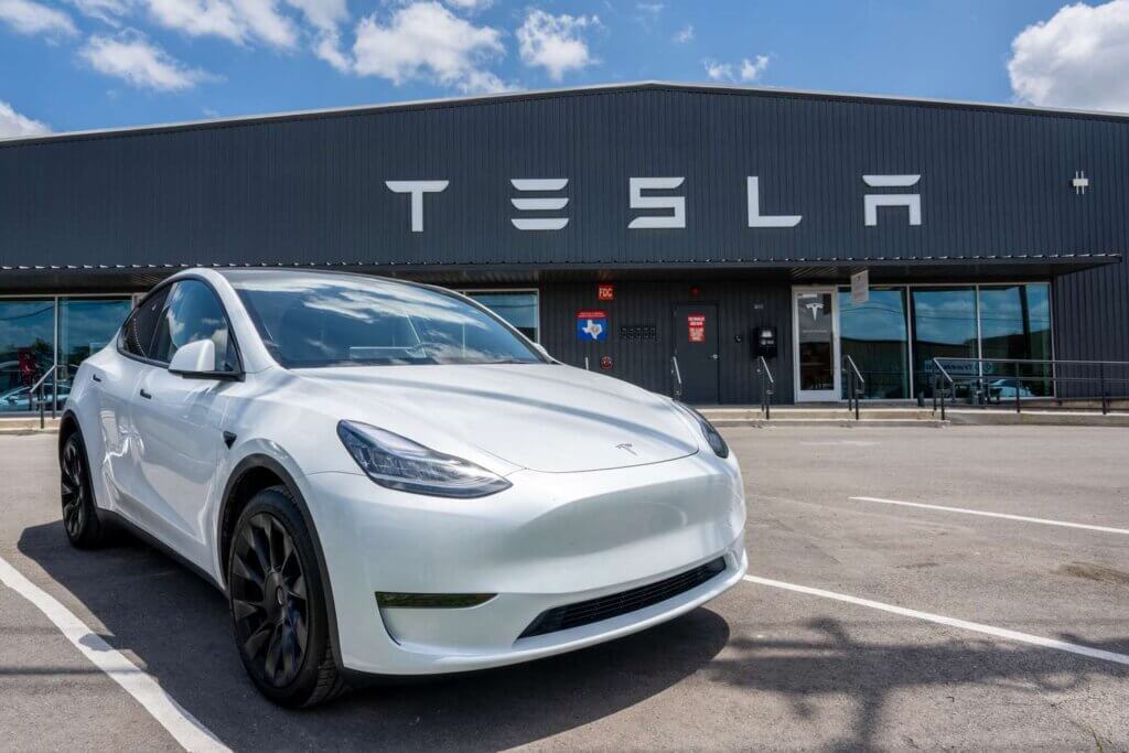 Де купити Tesla в Україні